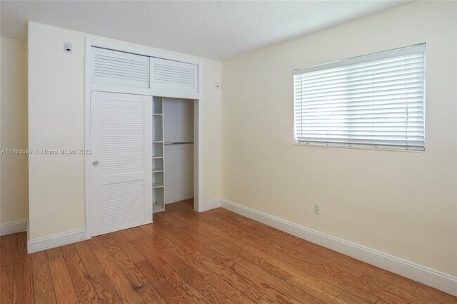 Building Photo - 8870 SW 86th St