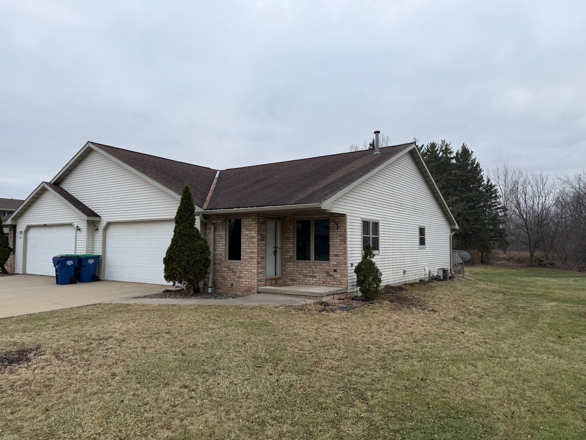 Building Photo - 3166 Manitowoc Rd