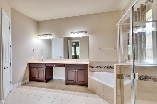 Building Photo - 15012 Iveans Way