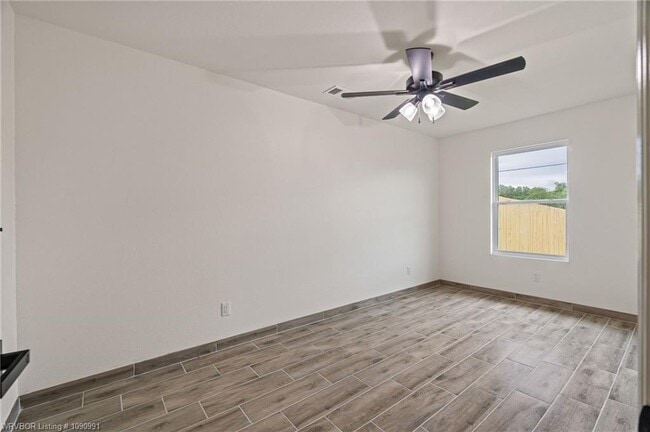 Building Photo - 10415 Preston Ct