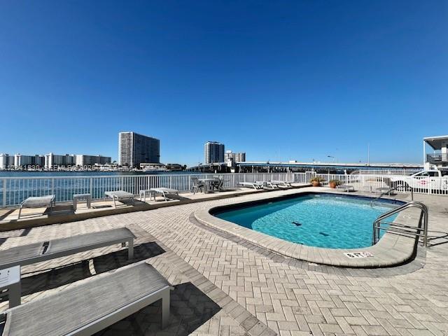 Building Photo - 2016 Bay Dr
