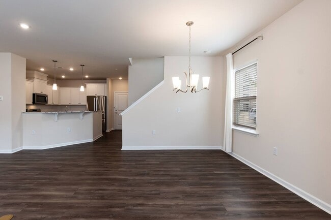 Building Photo - Three Bedroom End Unit Home!
