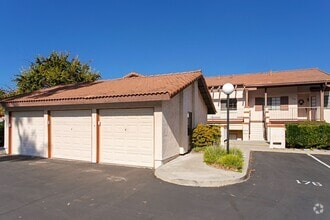 Building Photo - Beautiful 2 bed 2 bath in Carlsbad!