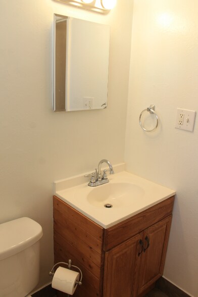 Building Photo - 4225 W 70th Pl