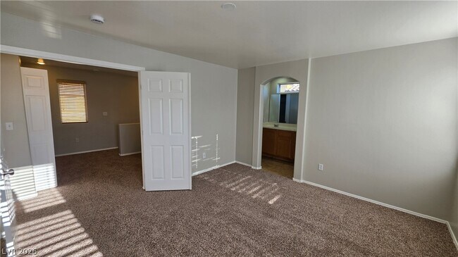 Building Photo - 5769 Old Colony Dr