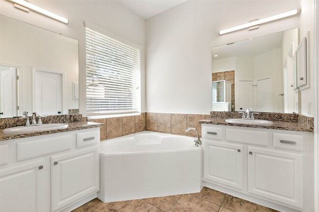 Building Photo - 35 E Wolf Cabin Cir