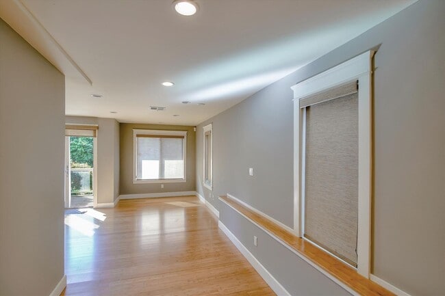 Building Photo - Fantastic, updated Noe Valley single famil...