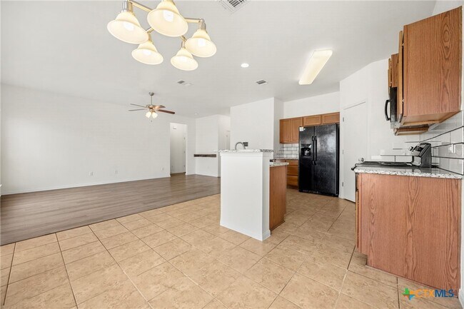 Building Photo - 1217 Roanoke Dr