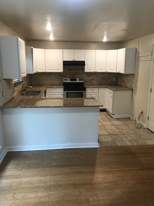 Building Photo - Wonderful 4 Bed, 2.5 bath, Two Car Garage ...