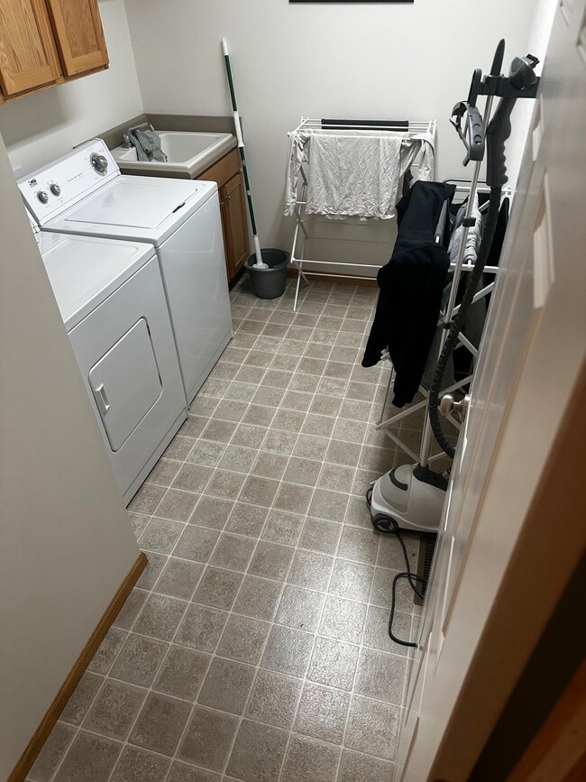 Building Photo - 2657 High Ridge Trail