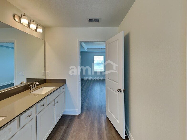 Building Photo - 1085 Heavenly Dr