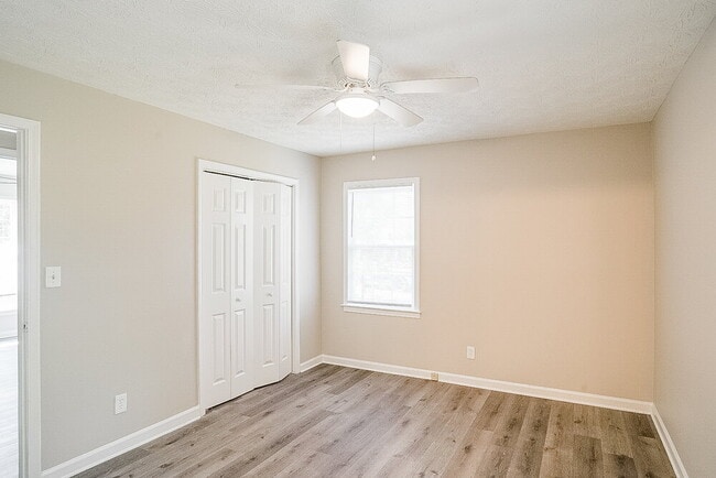 Building Photo - 5010 Ailene Dr