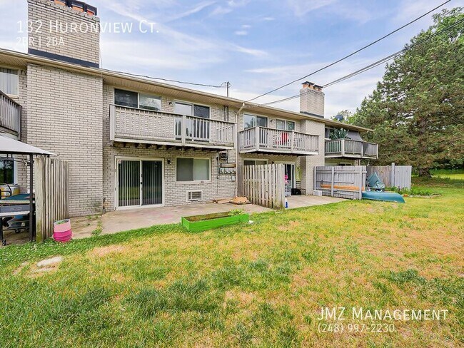 Building Photo - 132 Huronview Ct