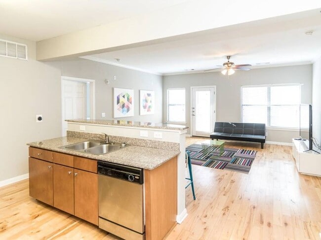 Building Photo - Texan Shoal Creek 2 Bed 2 Bath