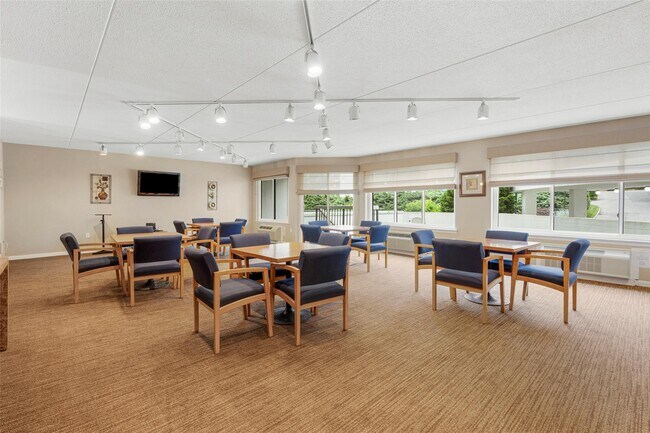 Building Photo - 200 High Point Dr