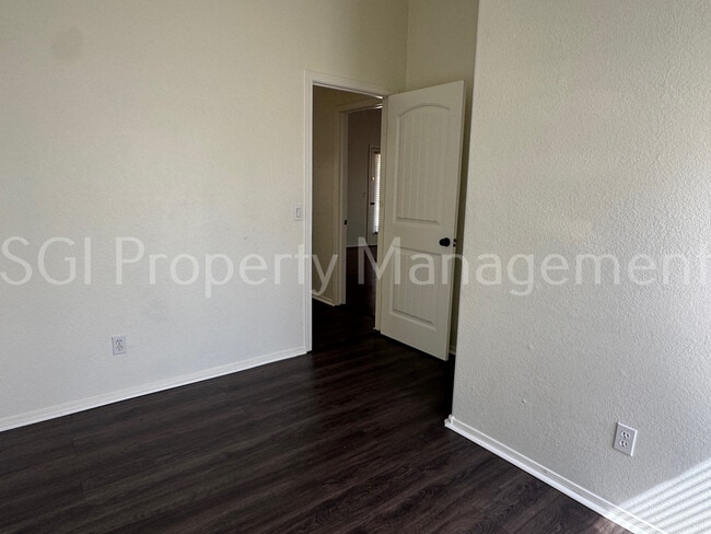 Building Photo - 2602 E Beautiful Ln