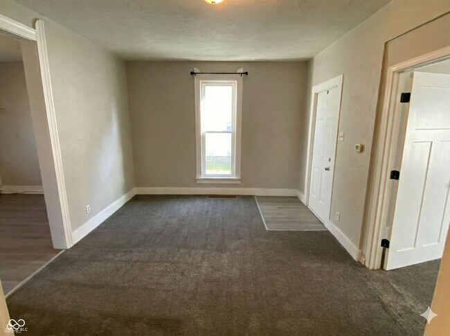 Building Photo - 510 W 5th St