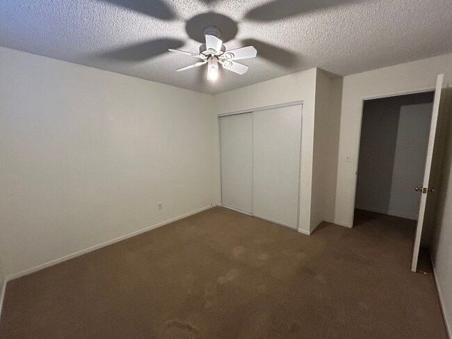 Building Photo - Spacious Home in Great Neighborhood off Tahoe Keys Blvd