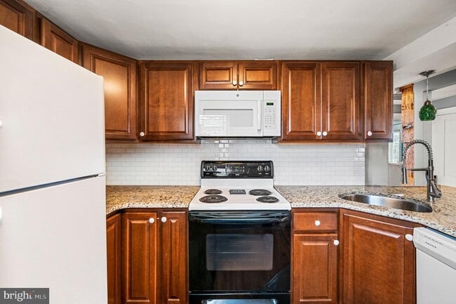 Building Photo - 368 W Ridge Pike