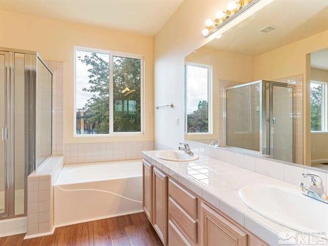 Building Photo - Centrally located in Sparks