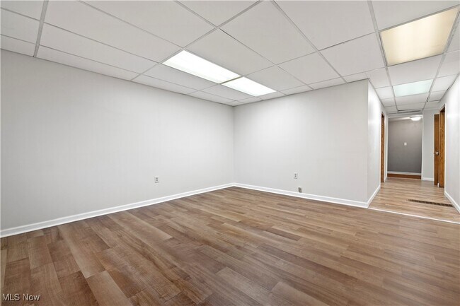 Building Photo - 1063 W 21st St