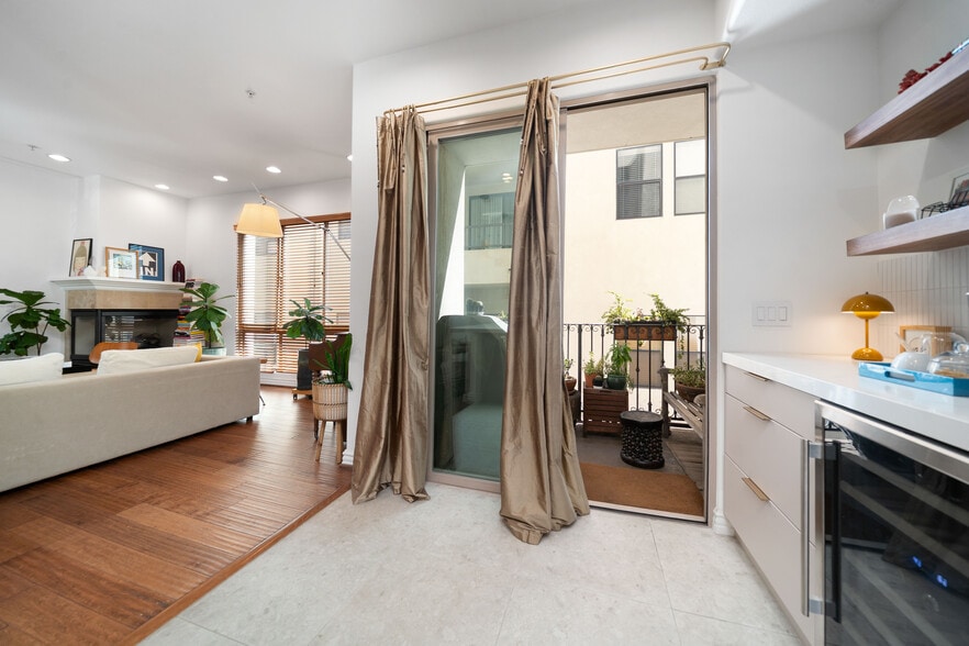 Sliding door to balcony - 10913 Whipple St