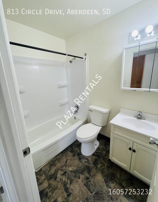 Building Photo - 315 S Marshall St