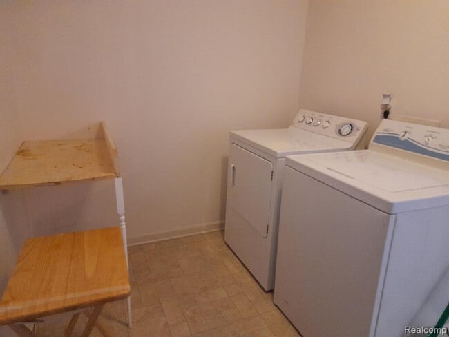 Building Photo - 14474 Shadywood Dr