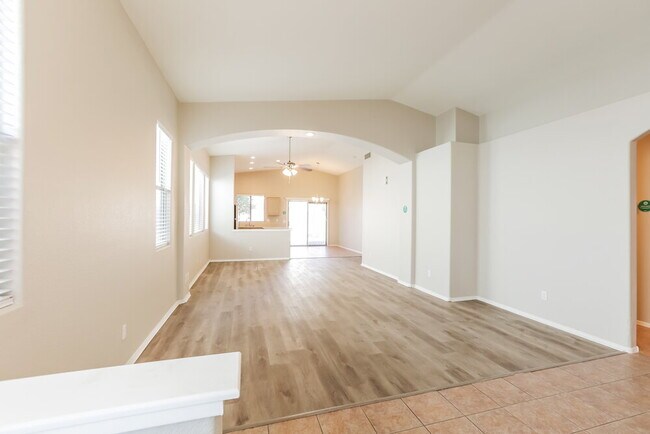 Building Photo - 4001 E Timberline Rd