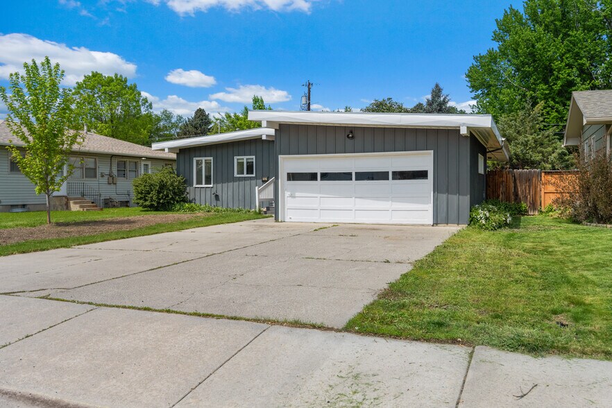 Primary Photo - 1341 Colton Blvd