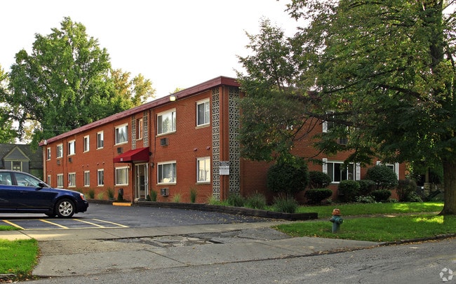 Primary Photo - Luxor Apartments