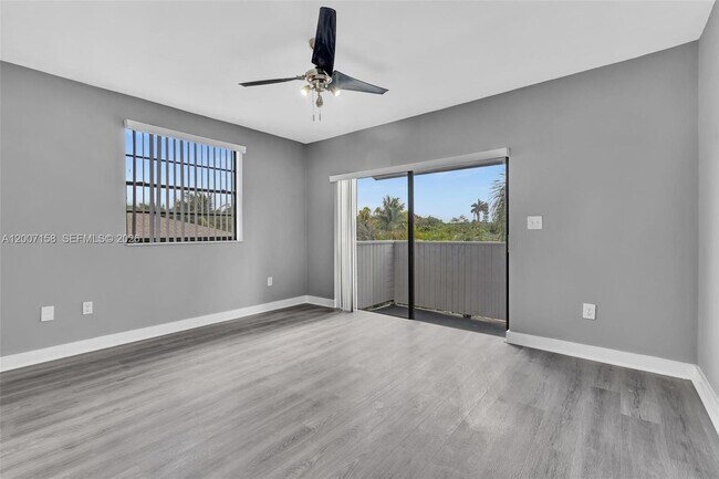 Building Photo - 14212 NE 4th Ave