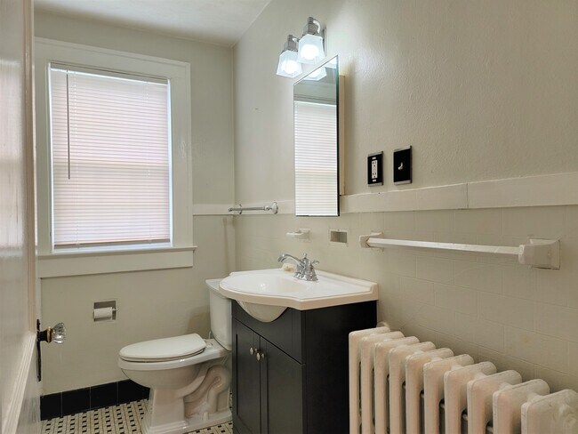 Building Photo - 69 Greenbriar Ave