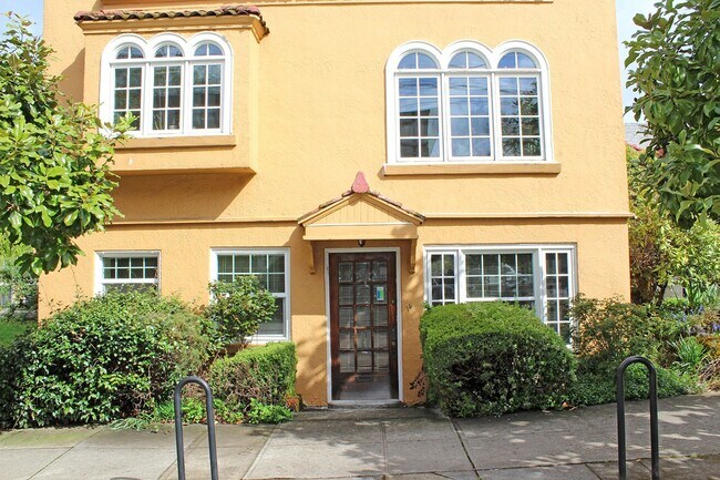 Building Photo - 3087 SE Ankeny St