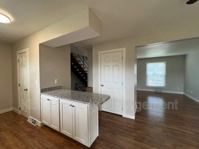 Building Photo - 6642 Holcomb Cir