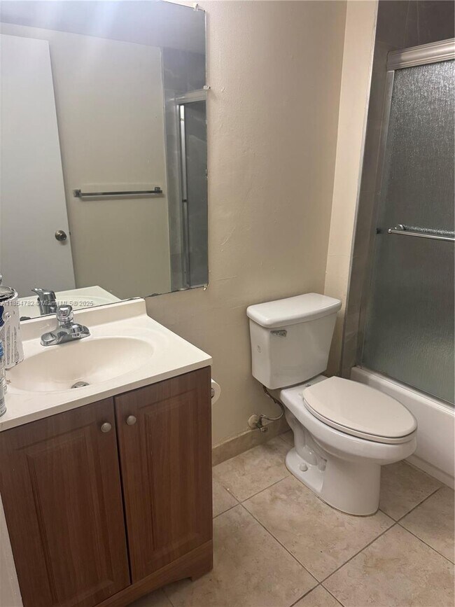 Building Photo - 9999 Summerbreeze Dr