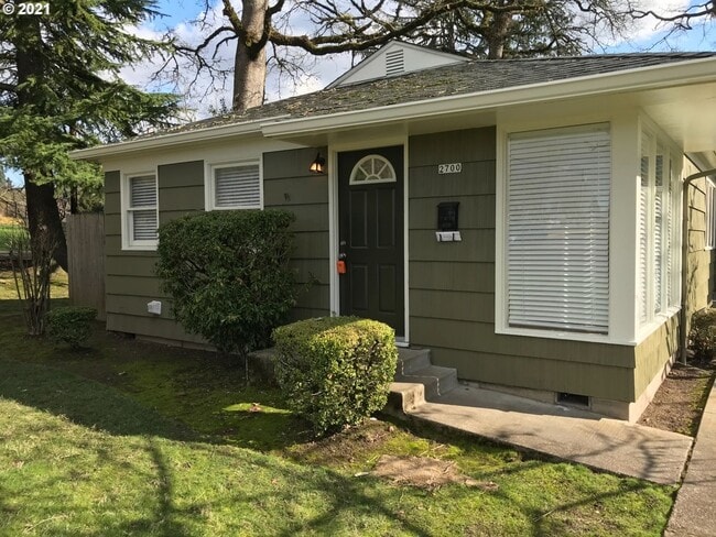 Building Photo - 2700 SW 123rd Ave