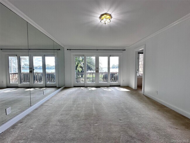 Building Photo - 1090 Bayhead Dr