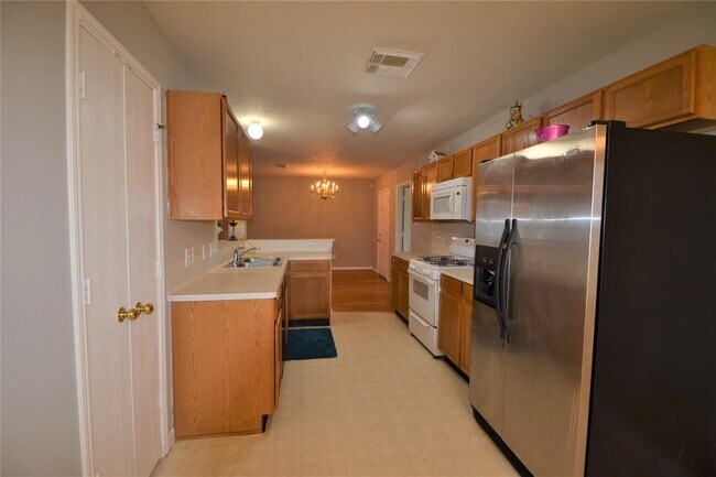 Building Photo - 5126 Riverwood Dr