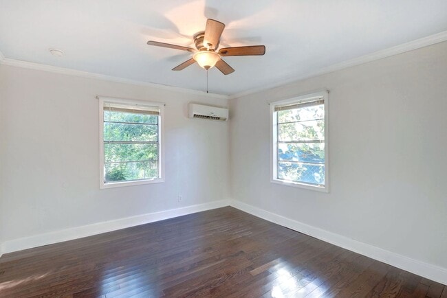 Building Photo - Single Family 2.5 bd, 1 ba close to Forsyth Park, Historic District