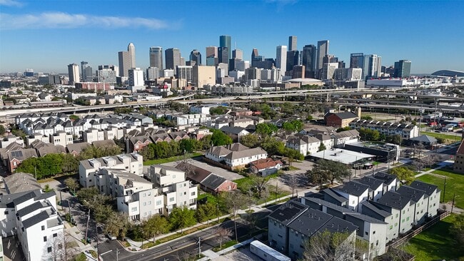 Building Photo - 2318 Emancipation Ave