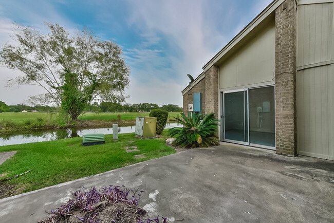 Building Photo - 1811 Veranda Dr
