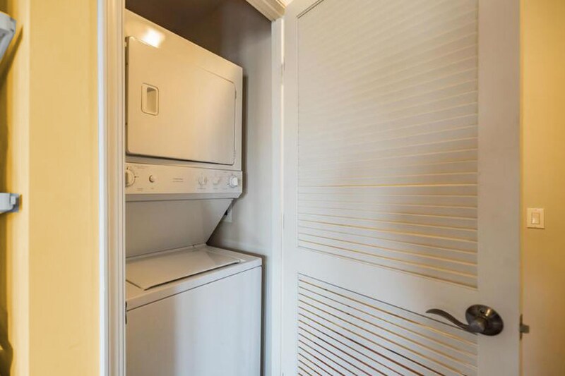 Building Photo - 1390 Kenyon St NW