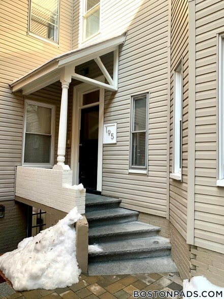Building Photo - 195 Green St