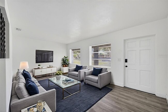 Building Photo - 3034 Touraine Ave