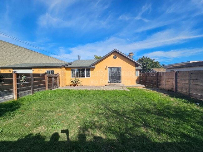 Building Photo - 2810 Sherwin Ave