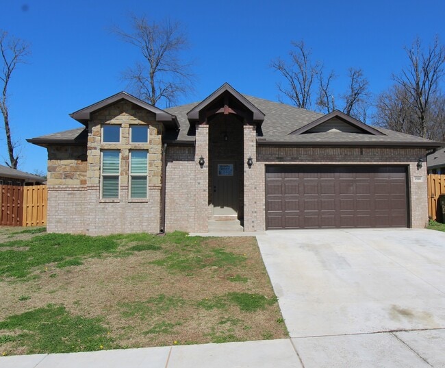 Building Photo - 1500 Ari Ave