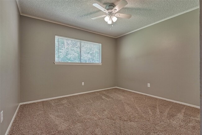 Building Photo - 3122 Village Park Dr