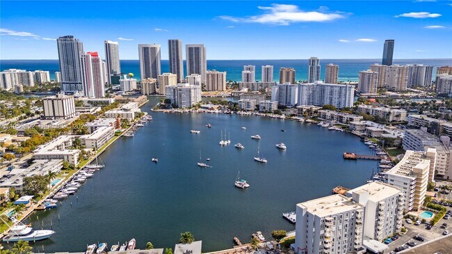 Building Photo - 2200 Diana Dr