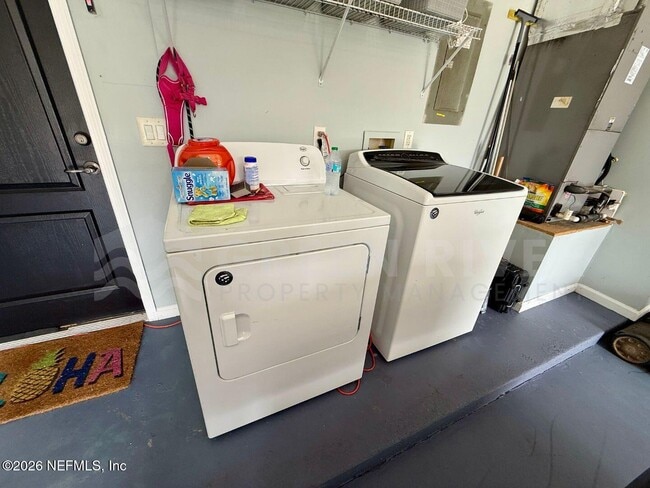 Building Photo - 7541 Allspice Cir N